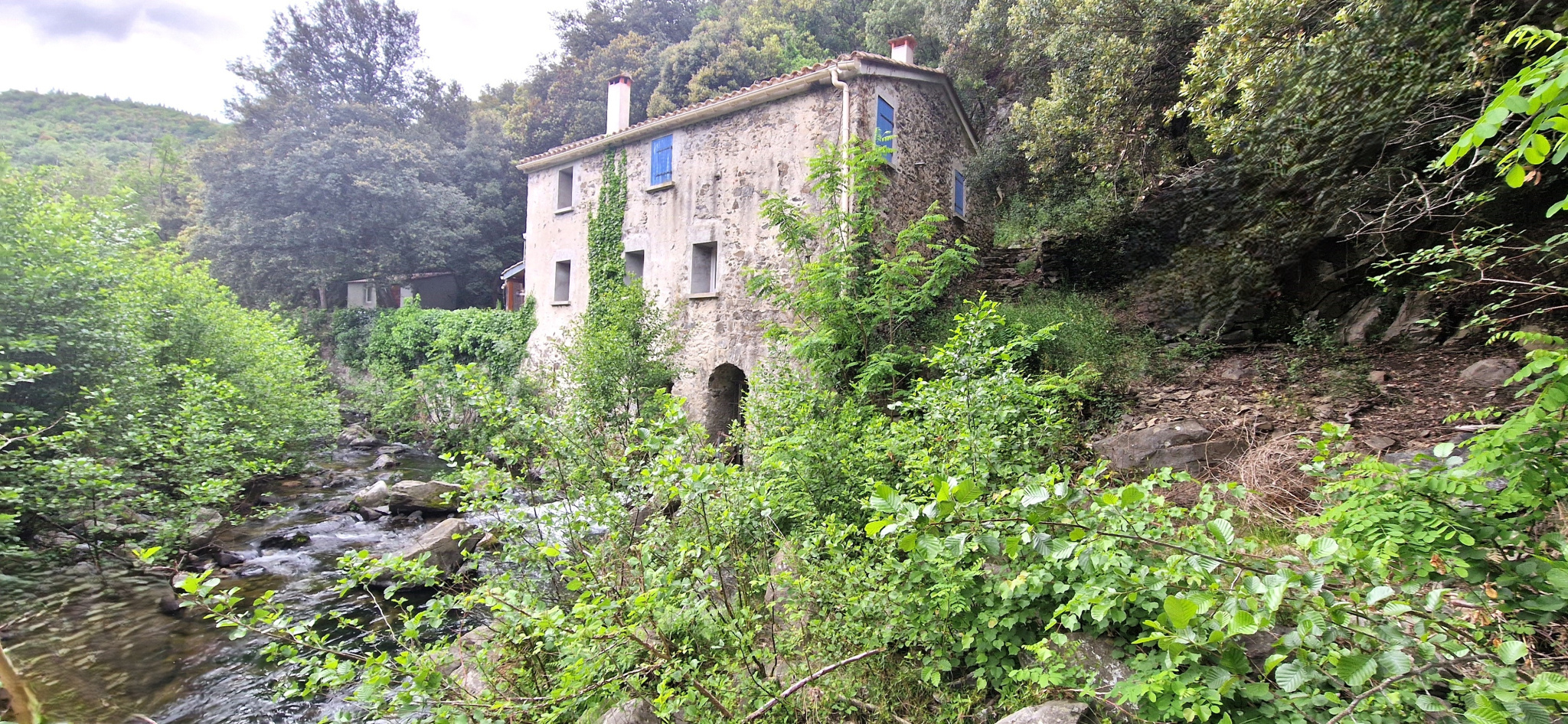 ATYPIQUE - ANCIEN MOULIN RENOVE ET INDEPENDANT PROCHE SOURNI