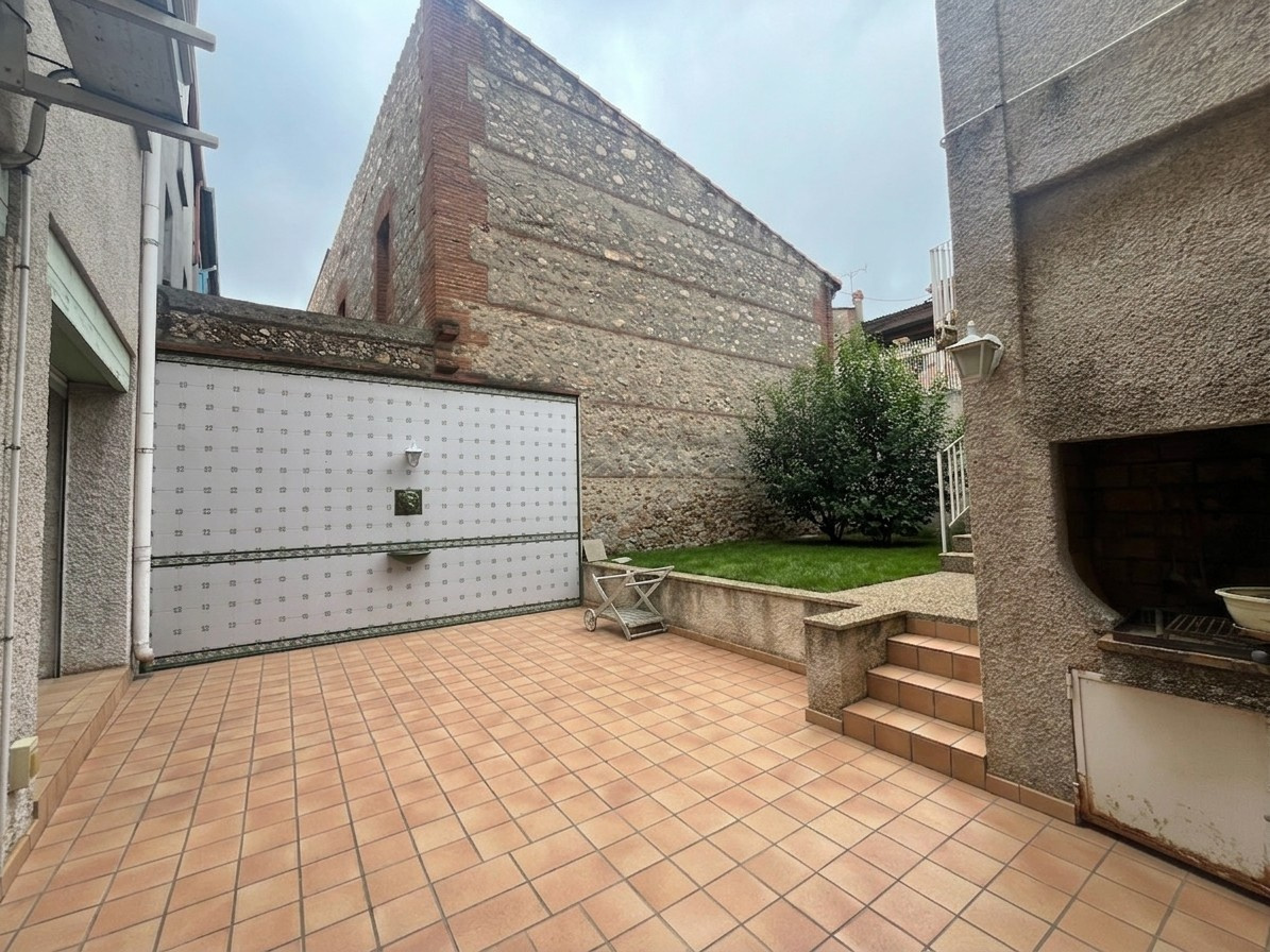 Maison de ville de caractère avec Jardin et Garage au coeur d